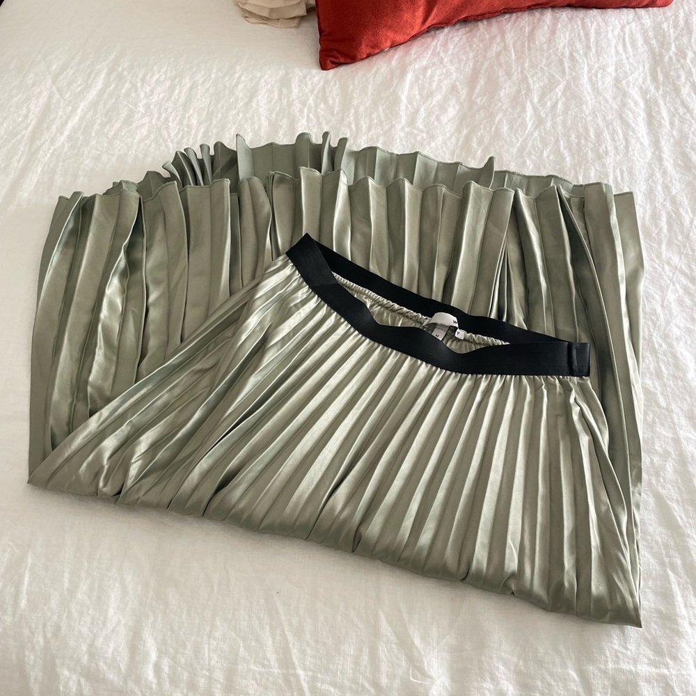 Wdny Light sage Green pleated Skirt